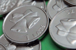 Монета «Рождественские колокольчики» выпущена в Латвии