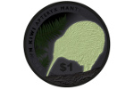 Новозеландские монеты: киви светится в темноте