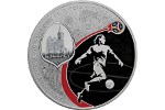 На монетах России показаны атакующие футболисты