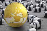 В Китае отчеканили 12 монет «Панда» из золота и серебра