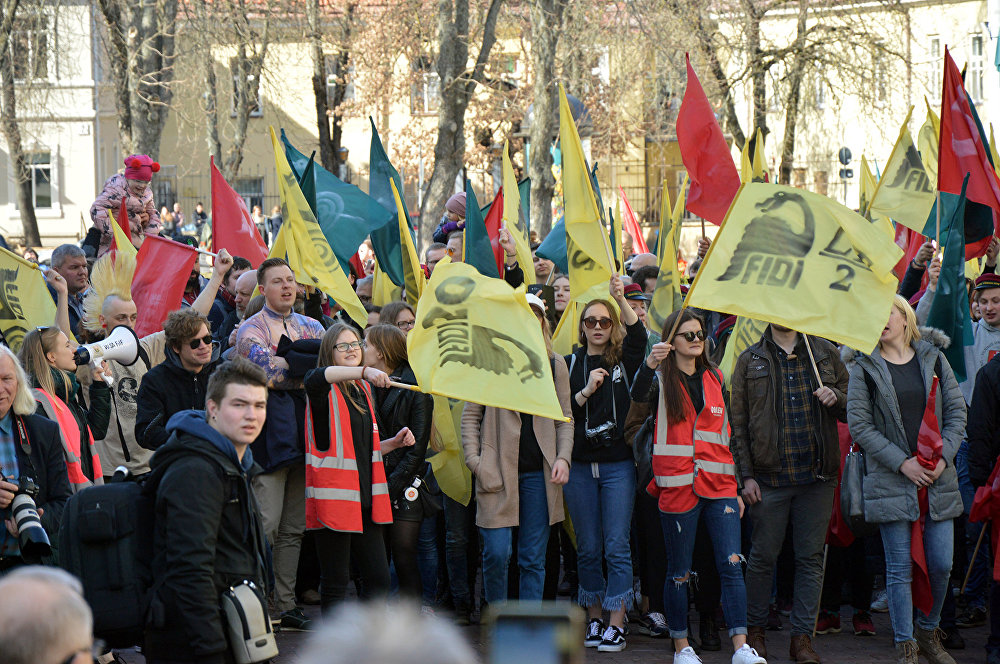 Праздничное шествие студентов-физиков в центре Вильнюса (фото - ru.sputniknews.lt)