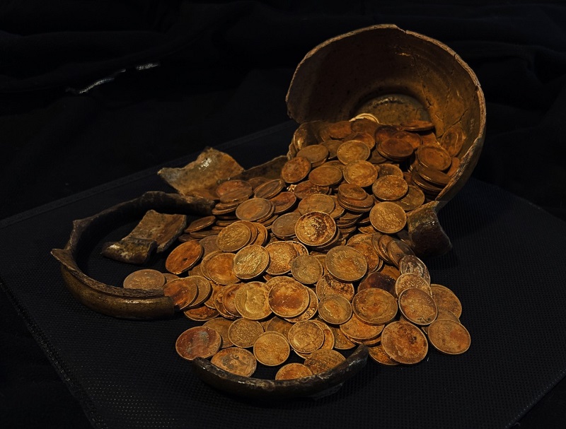 Археологи нашли клад в Торжке с более чем 400 золотыми монетами 