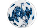 Фарфоровая тарелка с драконами - часть монеты из серебра