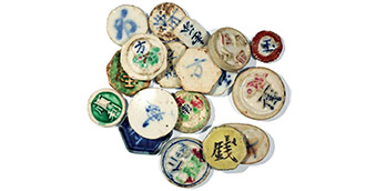 Фарфоровые токены Сиама: игра, деньги и магия удачи