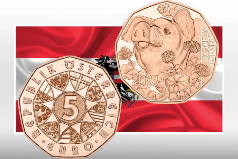 На новогодней монете Австрии - счастливая свинка