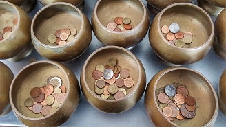 Как заработать миллионы на оставленных туристами монетах?