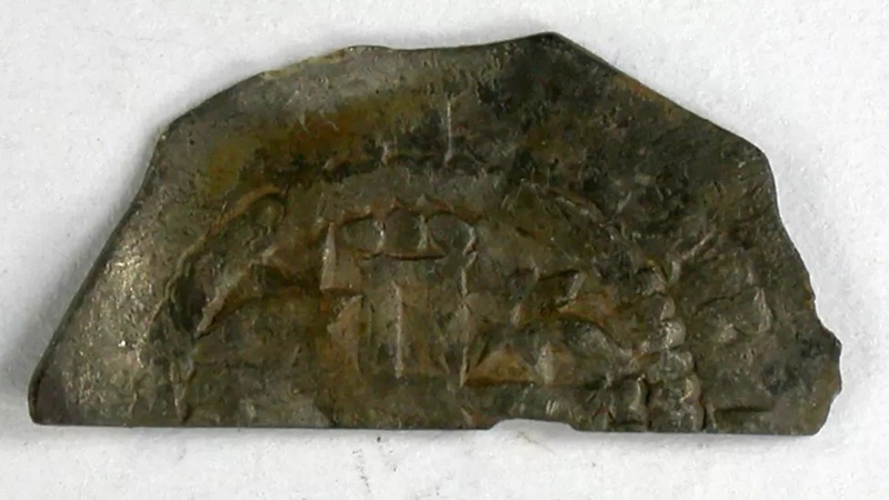 Британский археолог обнаружил кошелек с редкими монетами времен короля Стефана