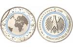 «Голубая планета Земля»: немецкая монета с полимерной вставкой
