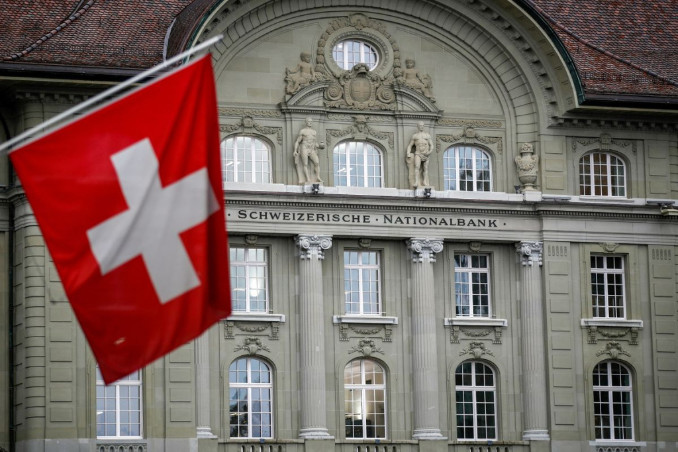 Швейцария отменяет наличные. Как обменять франки без потерь