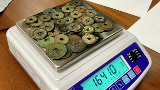 Китаец пытался вывезти в Китай древние китайские монеты