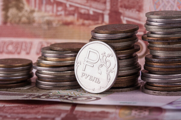 Банкноты и монеты при повседневных расчетах предпочитают 7 % россиян