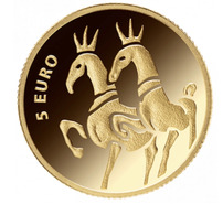 Золотые лошади стали героями новых латвийских 5 евро