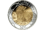 На реверсе биметаллической монеты (5 евро) - выдра