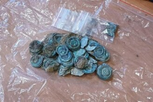 Клад с сотней средневековых монет нашли в Польше