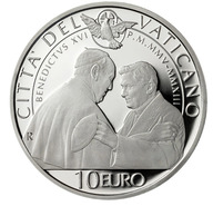 Ватикан выпустил монету в честь первой годовщины смерти папы Бенедикта XVI