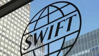 Три российских банка отключат от SWIFT