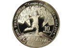 Канадская монета с футболистом на реверсе