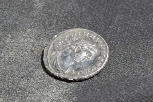 Римскую монету возрастом 1740 лет нашли в Великобритании