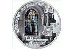 На серебряной монете - витраж церкви Святого Франциска