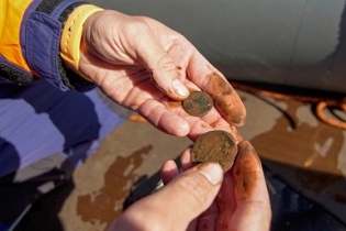 Корабль XVIII века с монетами 1746 года нашли на дне Онежского озера