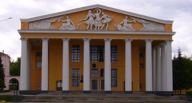 Чувашский драматический театр (фото - ru.wikipedia.org)