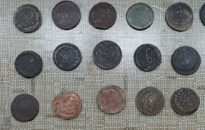 Таможня Дальнего Востока передала музею килограмм монет