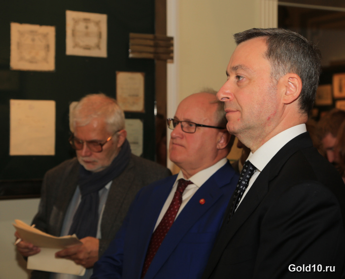 В открытии выставки приняли участие генеральный директор АО «Гознак» Аркадий Трачук и вице-губернатор Санкт-Петербурга Владимир Кириллов.