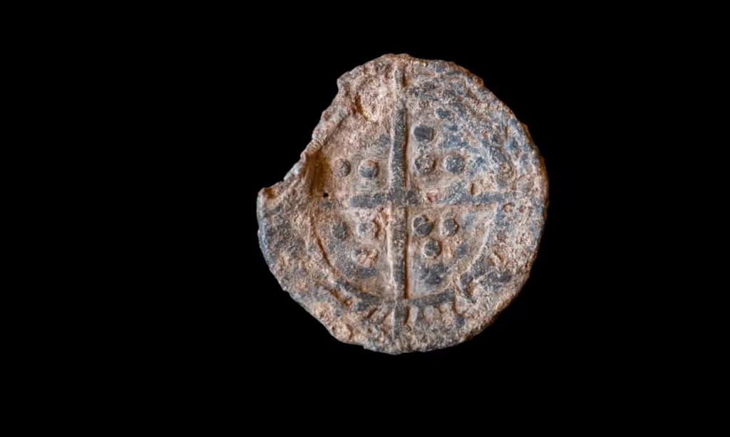 Средневековый жетон «мальчика-епископа», найденный на востоке Англии