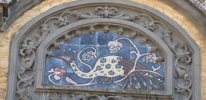 Майоликовая мозаика с павлином (фото - ru.wikipedia.org)