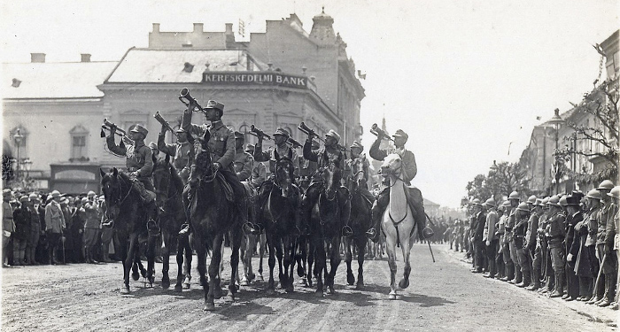 Марш румынских войск по Трансильвании в 1919 году (фото - ru.wikipedia.org)