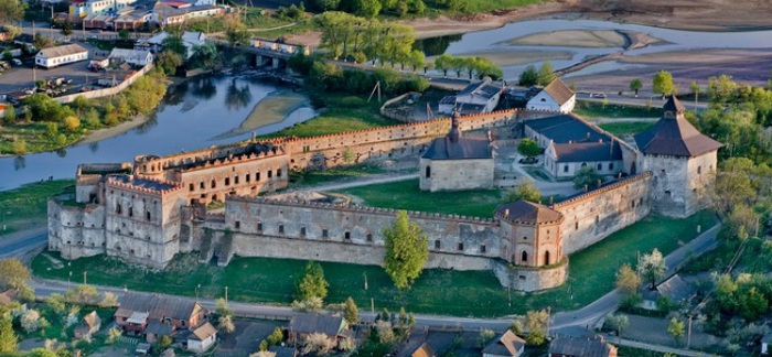 Меджибожский замок (фото – www.vsviti.com.ua)