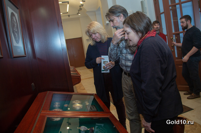 В Петропавловской крепости открылась выставка «Петербургская медаль»