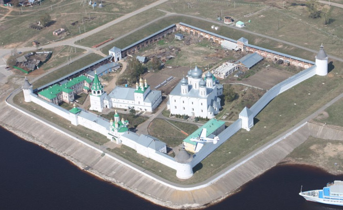 Ансамбль монастыря с высоты птичьего полета (фото - ru.wikipedia.org)