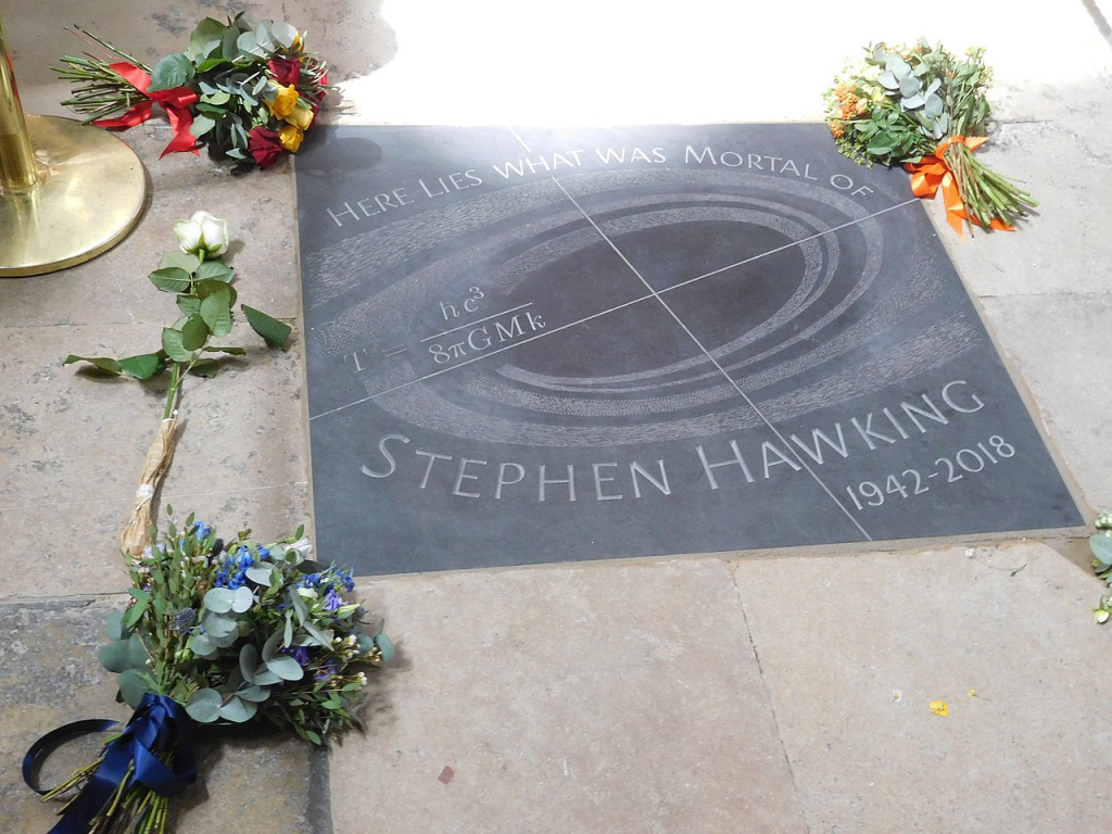 Плита на могиле Стивена Хокинга в Вестминстерском аббатстве (фото - ru.wikipedia.org)
