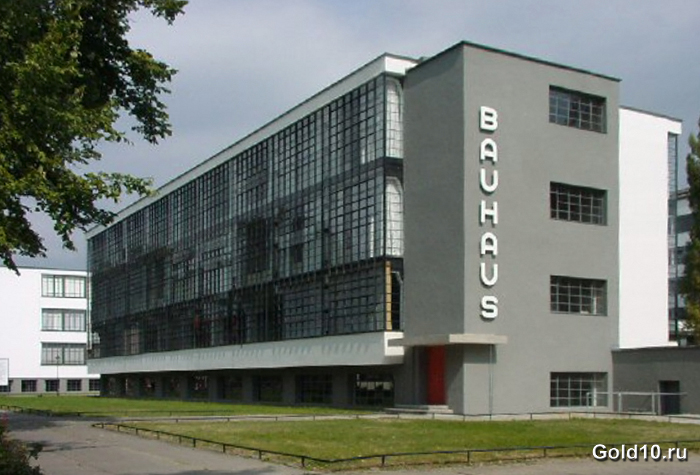 Здание школы в Дессау (фото - ru.wikipedia.org)