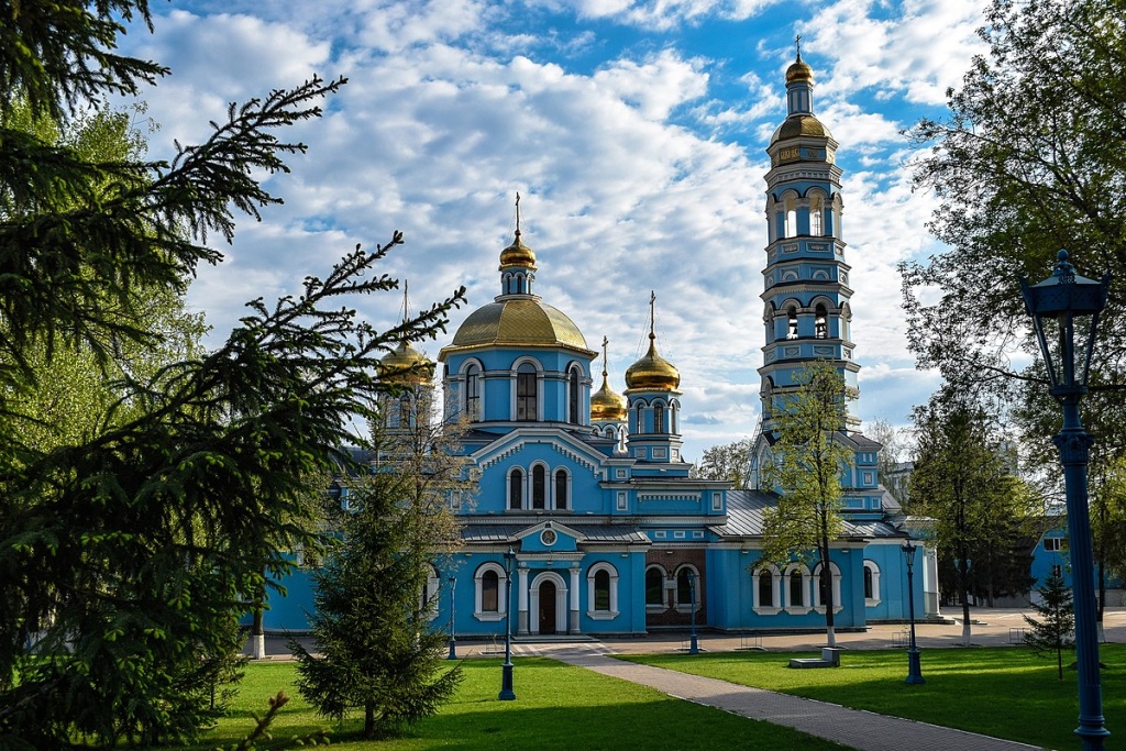 Илл. 10. Кафедральный собор Рождества Богородицы (также см. илл. 11.1). Уфа Илл. 10. Кафедральный собор Рождества Богородицы (также см. илл. 11.1). Уфа